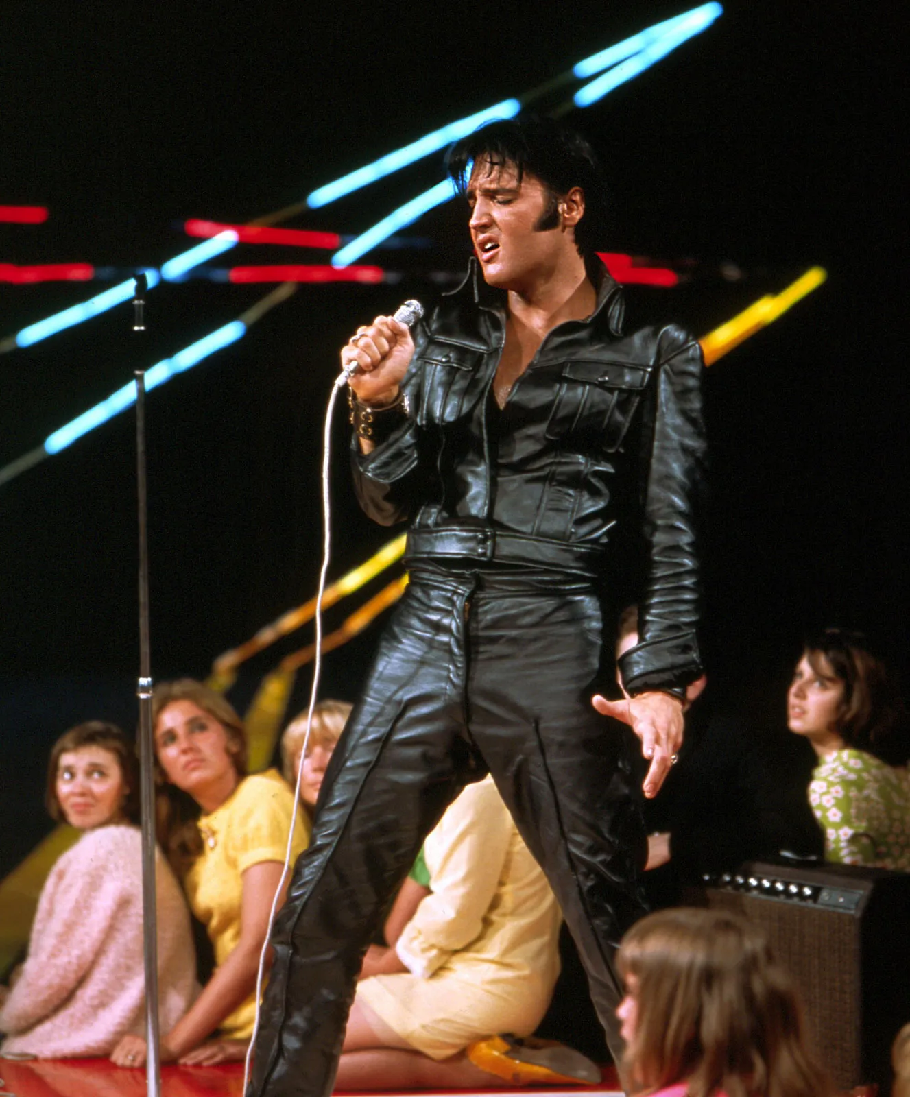 How Tall Was Elvis Presley The King s Height Revealed Pure Magazine How tall was elvis presley the king s height revealed pure magazine