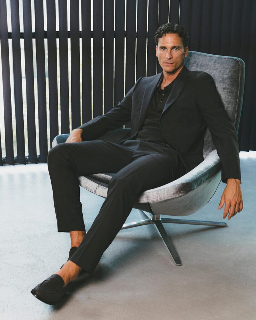 Intense brown lightweight suit