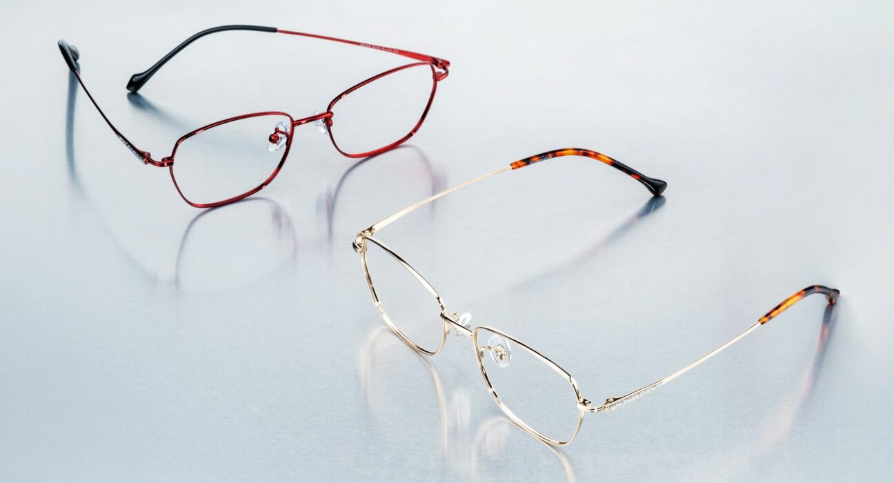 Rimless Glasses vs. Thick Glasses