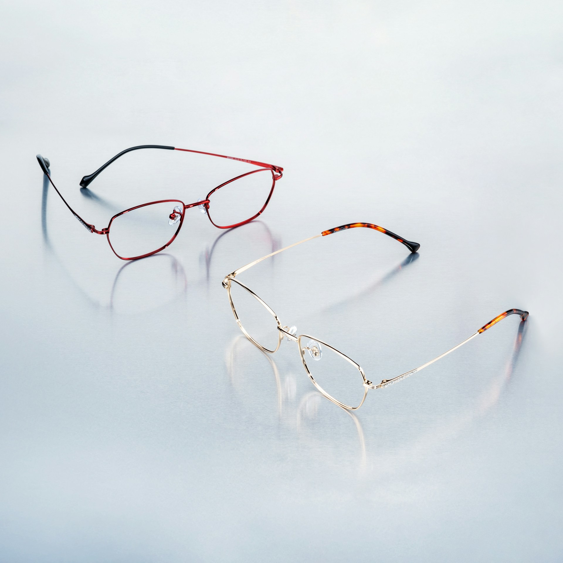 Rimless Glasses vs. Thick Glasses