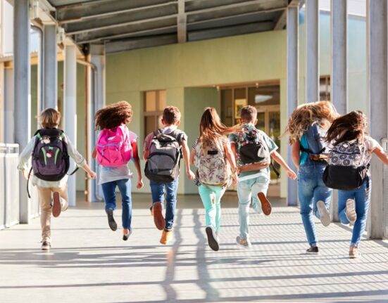 digital signage in schools