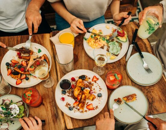 brunch spots for groups in Chicago