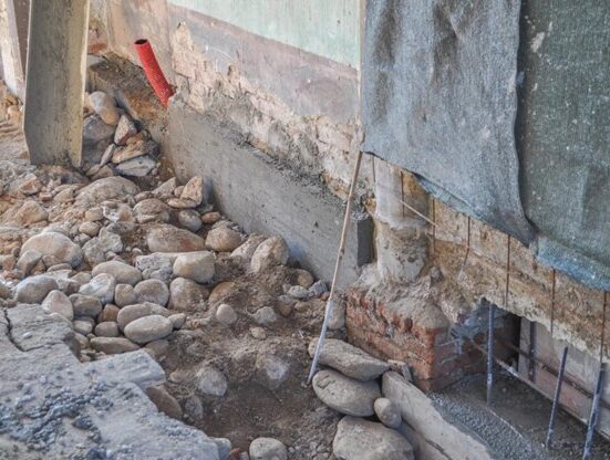 foundation sinking causes