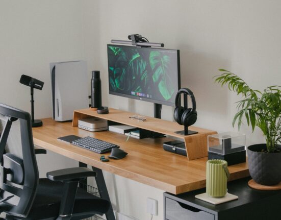 Market with Multi-Provider Ecosystems