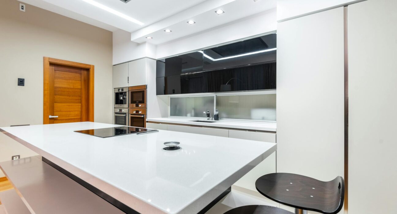 Induction Hob with Integrated Extractor