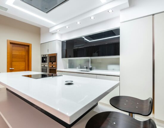 Induction Hob with Integrated Extractor