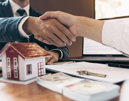 US real estate brokerage firms for expat investors