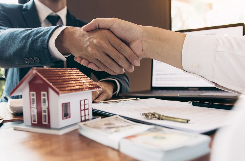 US real estate brokerage firms for expat investors