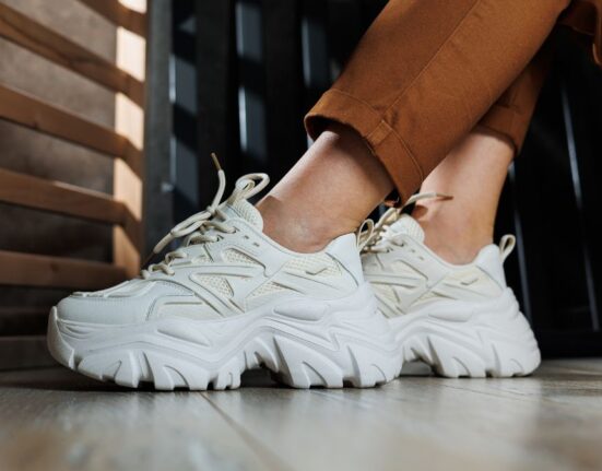 best shoes for wide feet women